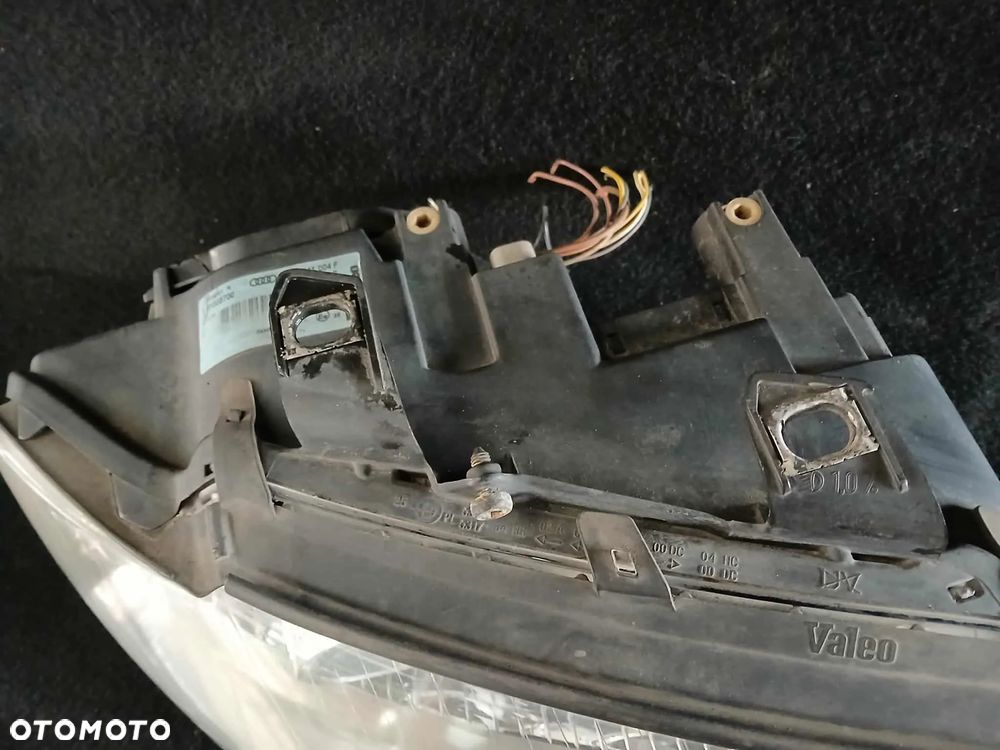 Audi A4 B6 Lampa przednia prawa - 3