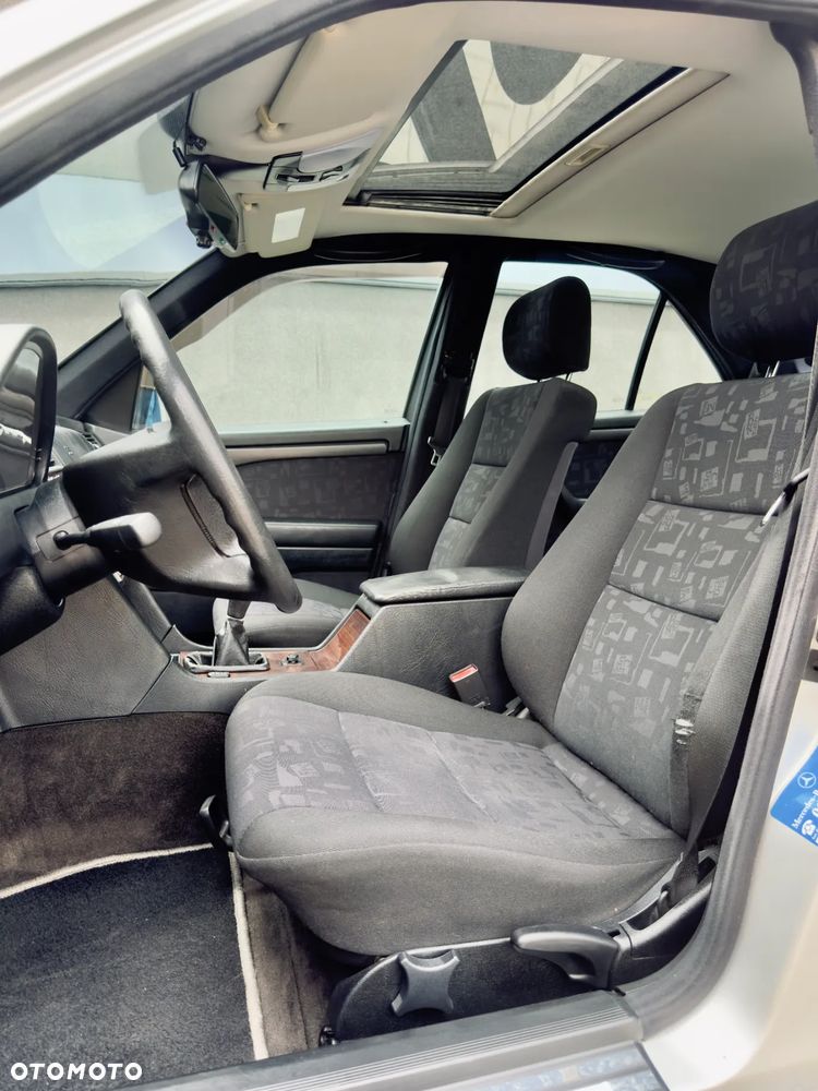 Mercedes-Benz Klasa C 180 Classic - 12