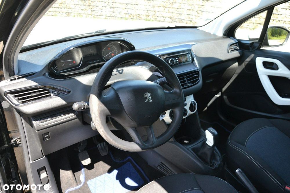 Peugeot 208 - 12