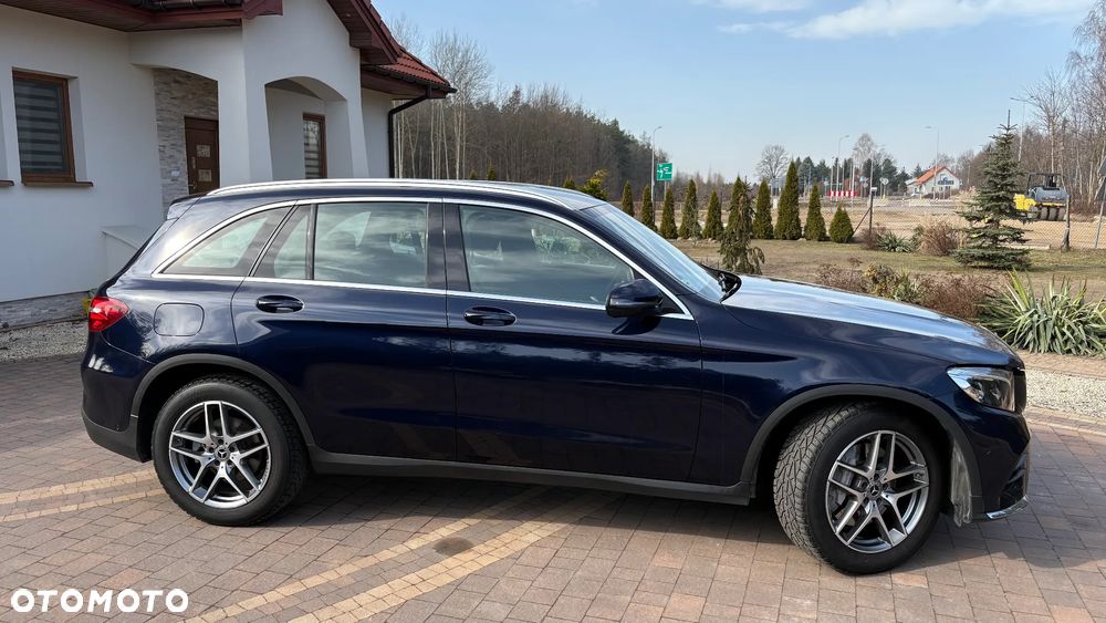 Mercedes-Benz GLC 250 4Matic 9G-TRONIC AMG Line - 11