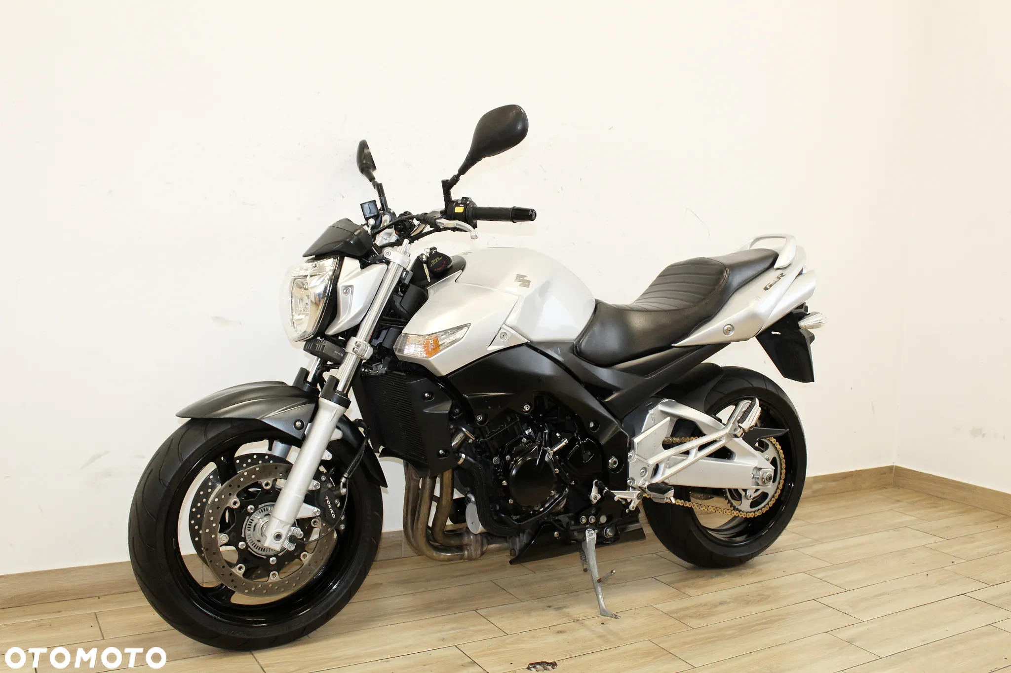Suzuki GSR - 3