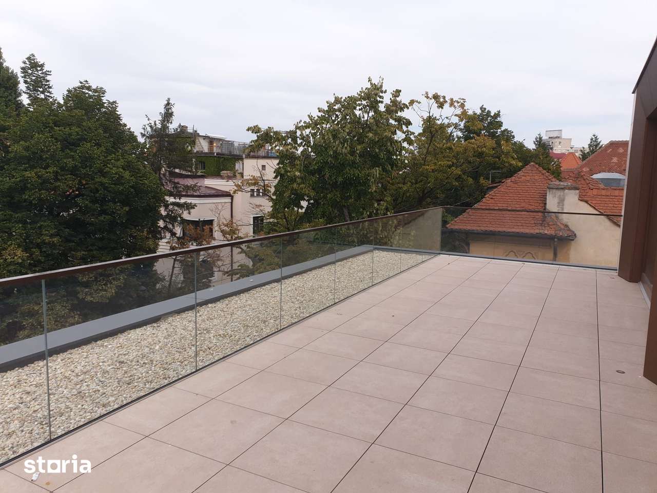 Aviatorior, apartament de 4 camere si curte proprie — fotografia 3