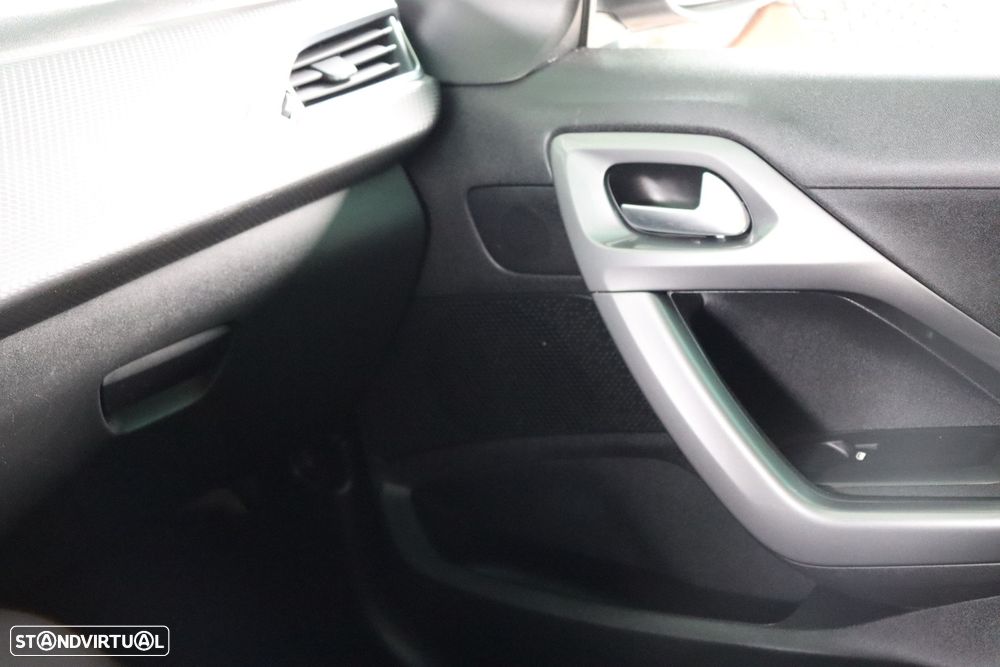 Peugeot 2008 1.2 PureTech Style - 15