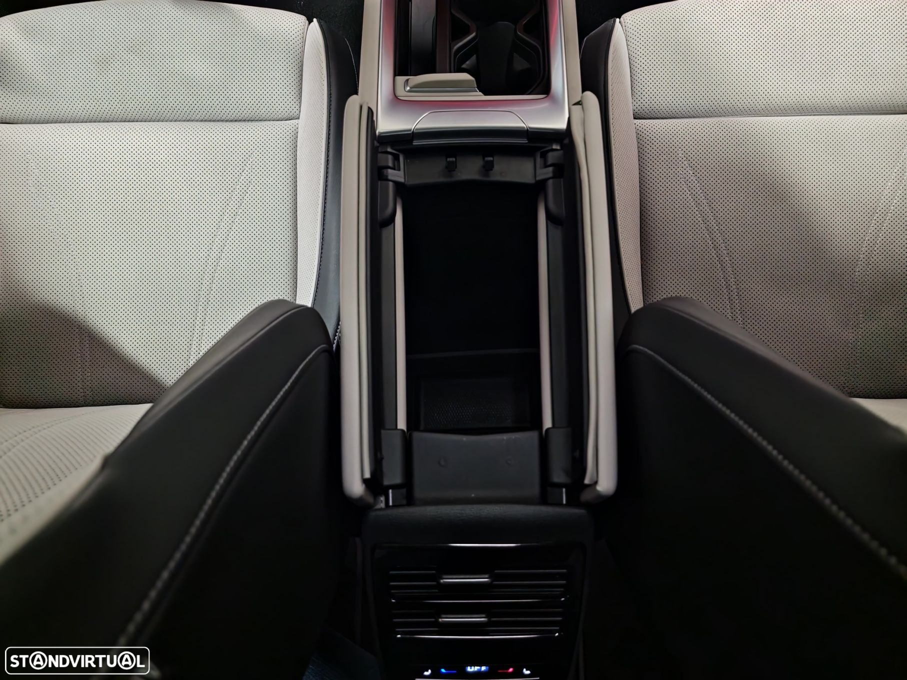VW ID.7 Tourer 77 kWh Pro Urban - 29