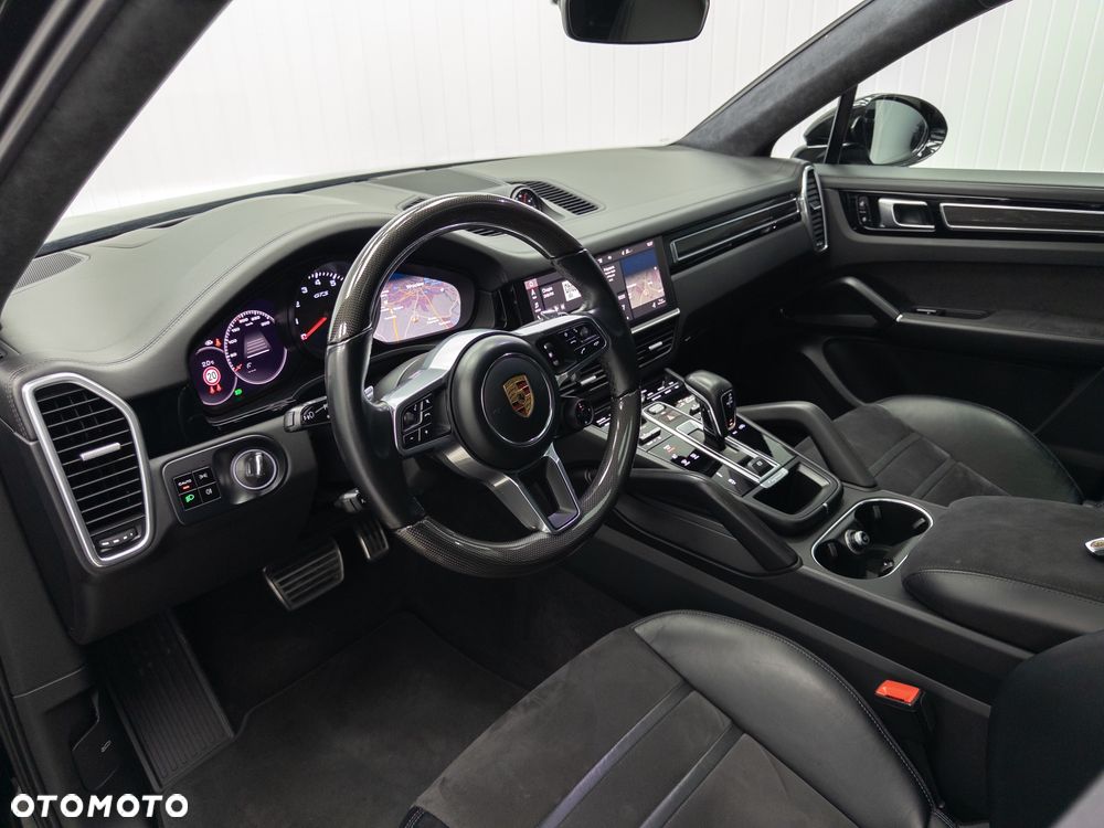 Porsche Cayenne GTS - 6