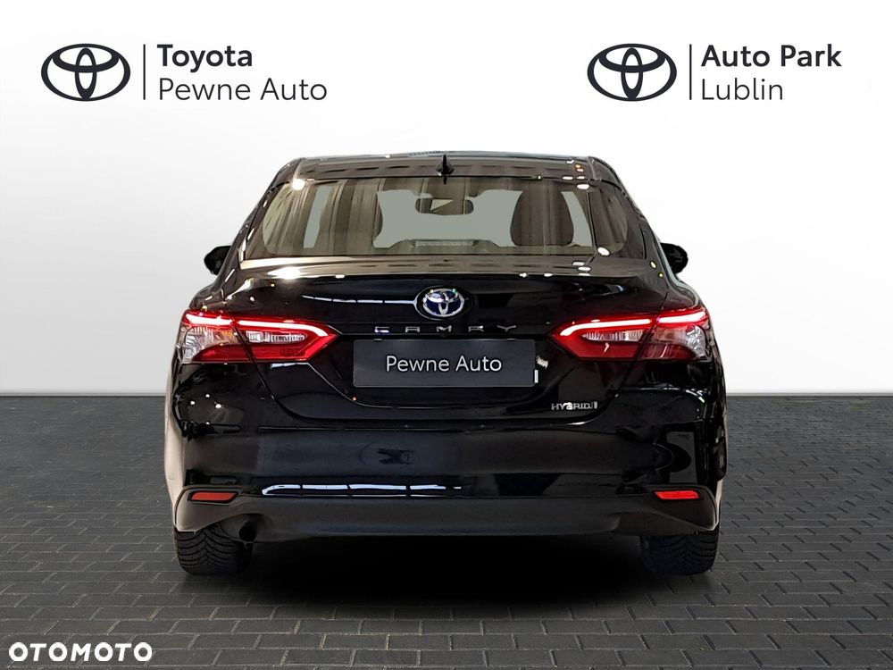 Toyota Camry - 4
