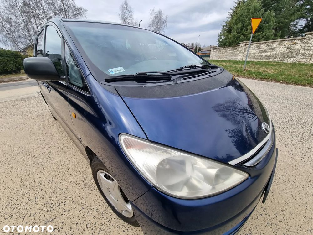 Toyota Previa 2.0 D-4D Luna - 11