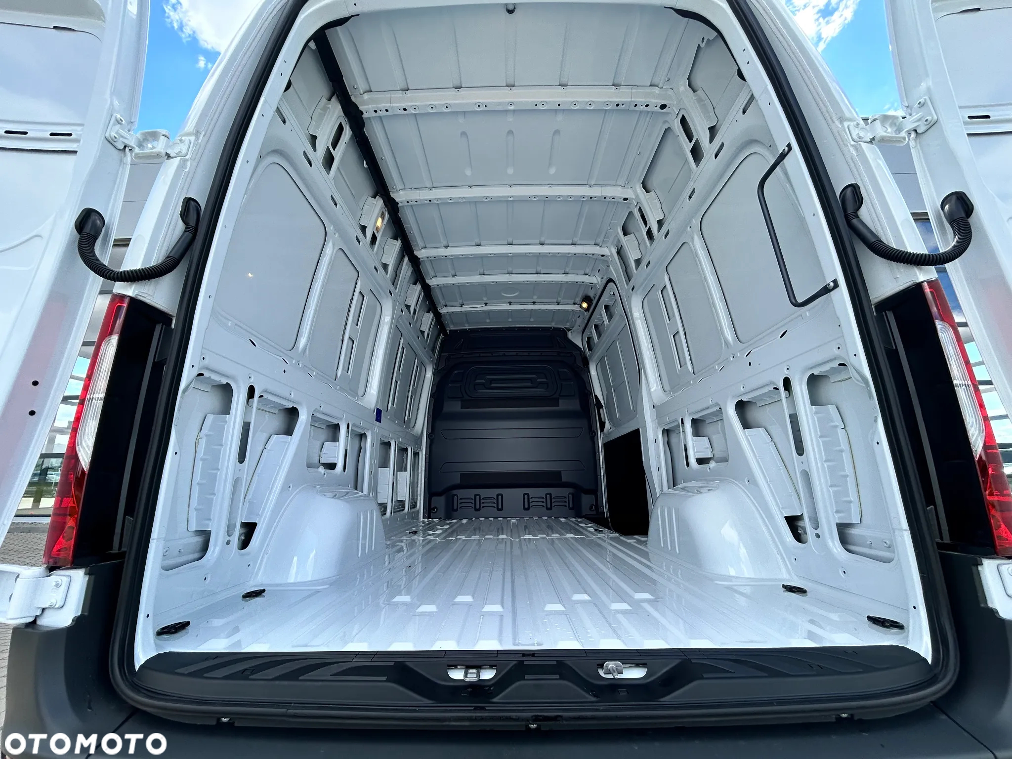Mercedes-Benz SPRINTER 317 CDI FURGON STANDARD - 17