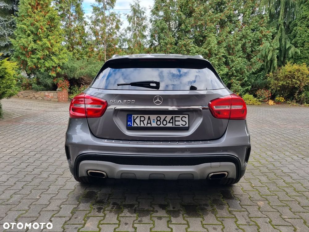 Mercedes-Benz GLA - 11