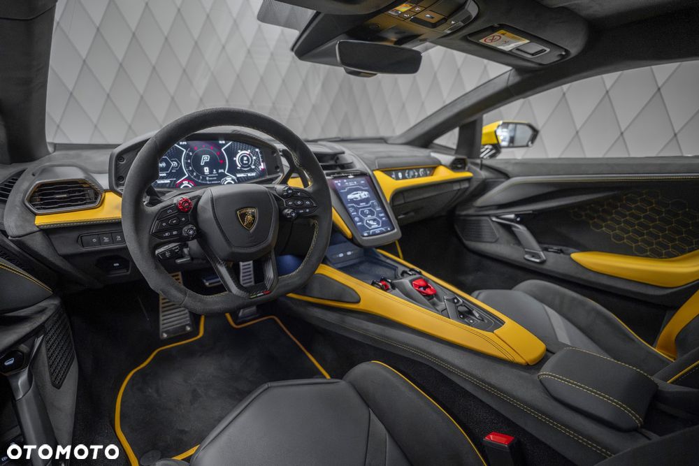 Lamborghini Revuelto - 18
