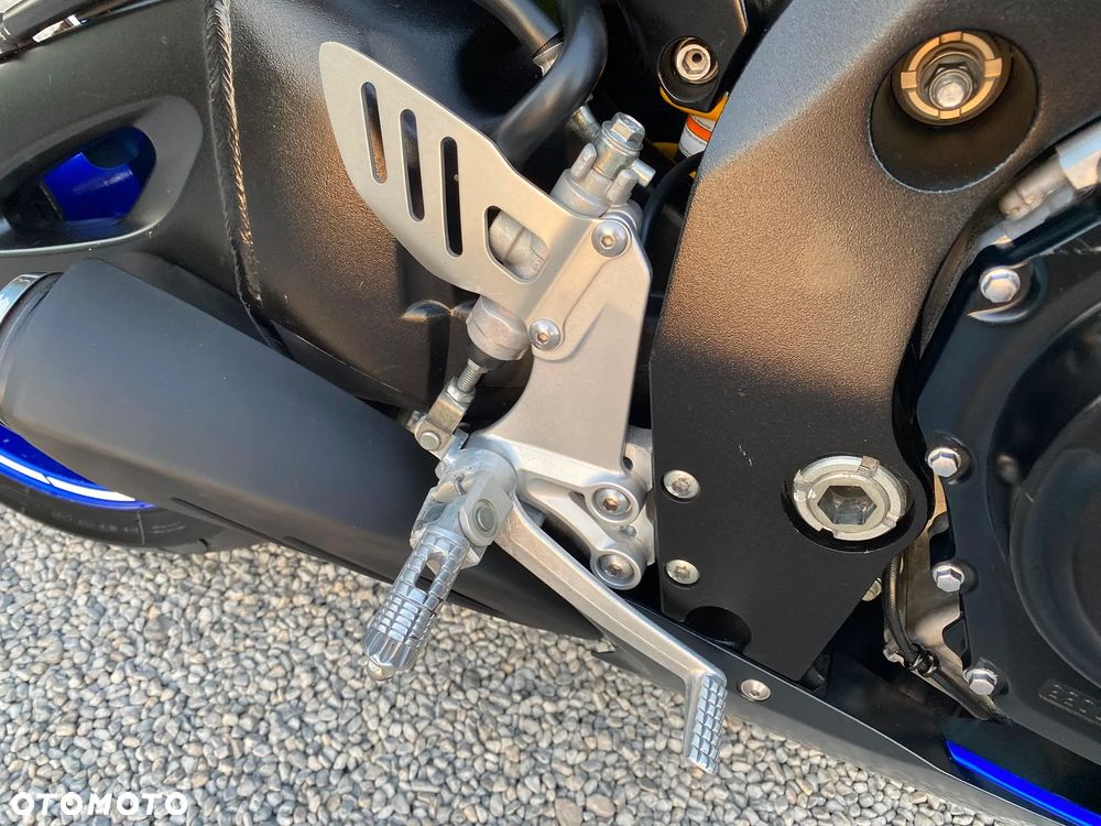 Suzuki GSX-R - 22