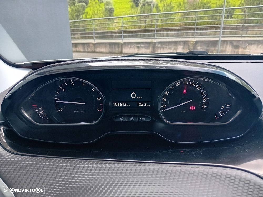 Peugeot 2008 1.2 PureTech Allure - 15