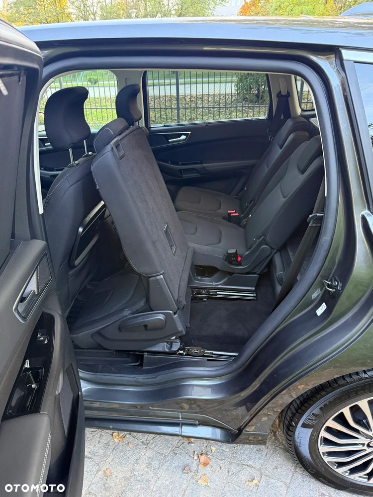 Ford S-Max - 17