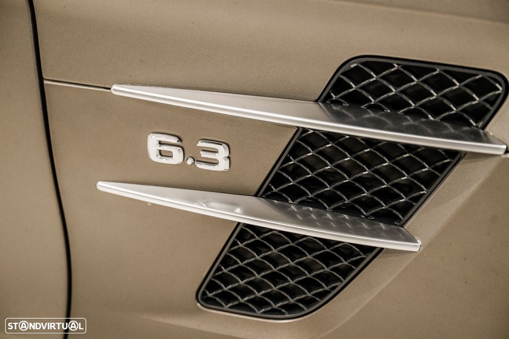 Mercedes-Benz SLS 63 AMG Roadster - 22
