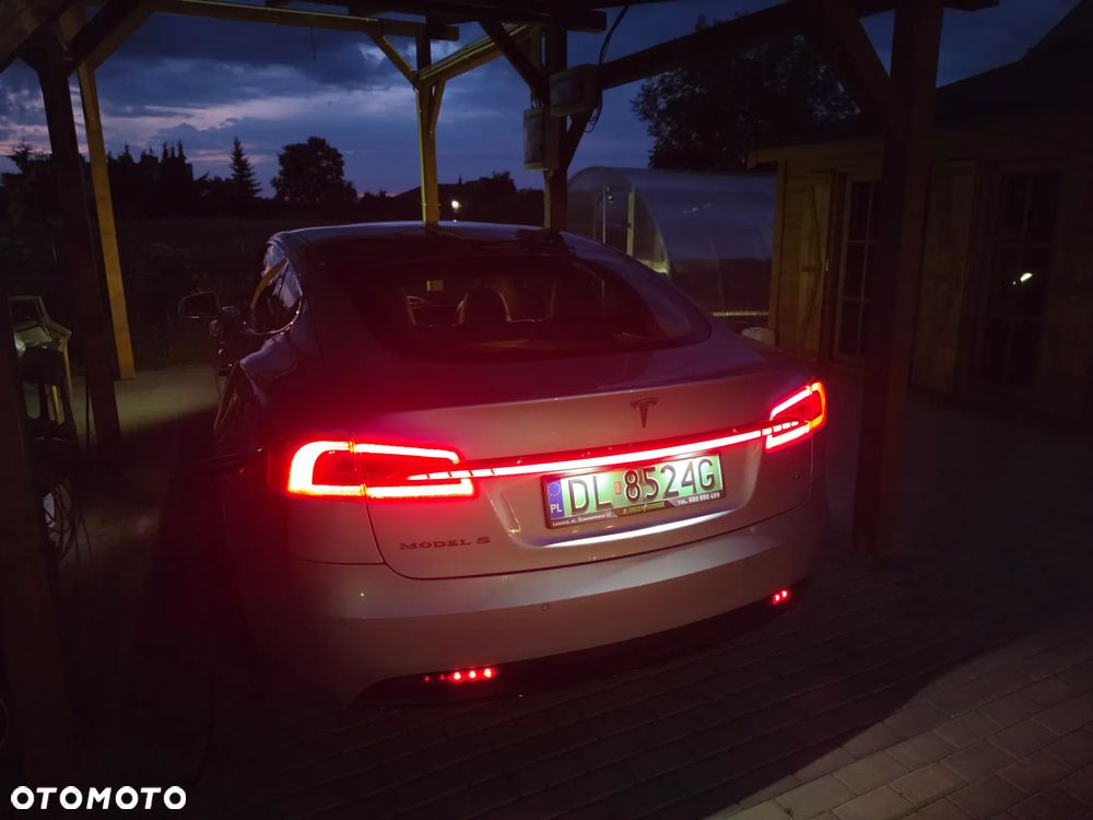 Tesla Model S - 7