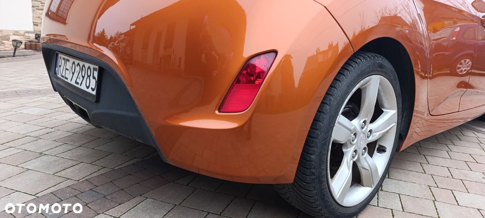Hyundai Veloster - 8