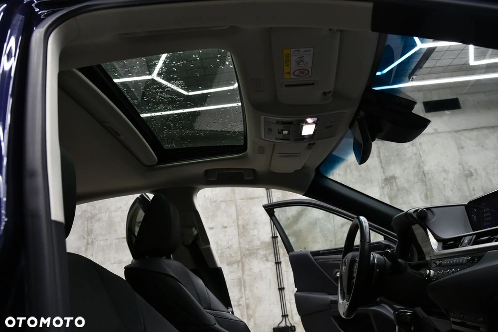 Lexus ES 300h Business Edition + - 23