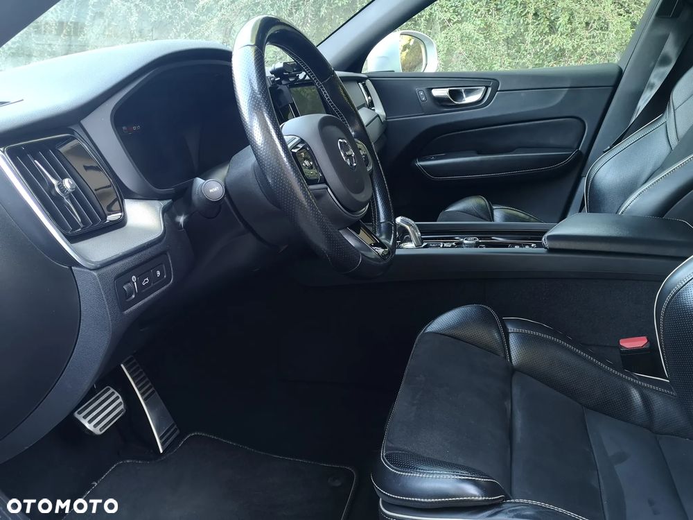 Volvo XC 60 T8 AWD Plug-In Hybrid R-Design - 16