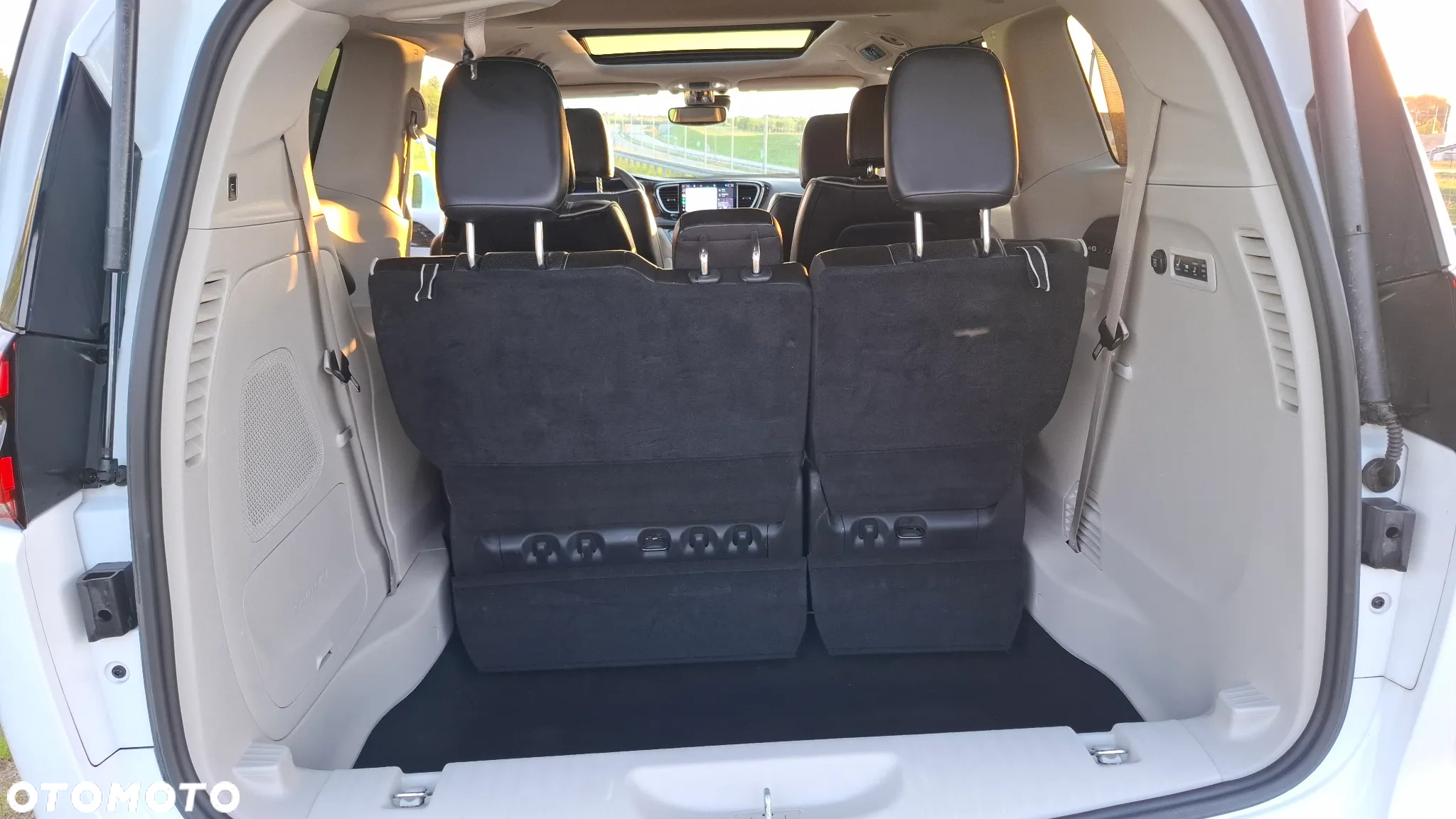 Chrysler Pacifica - 15