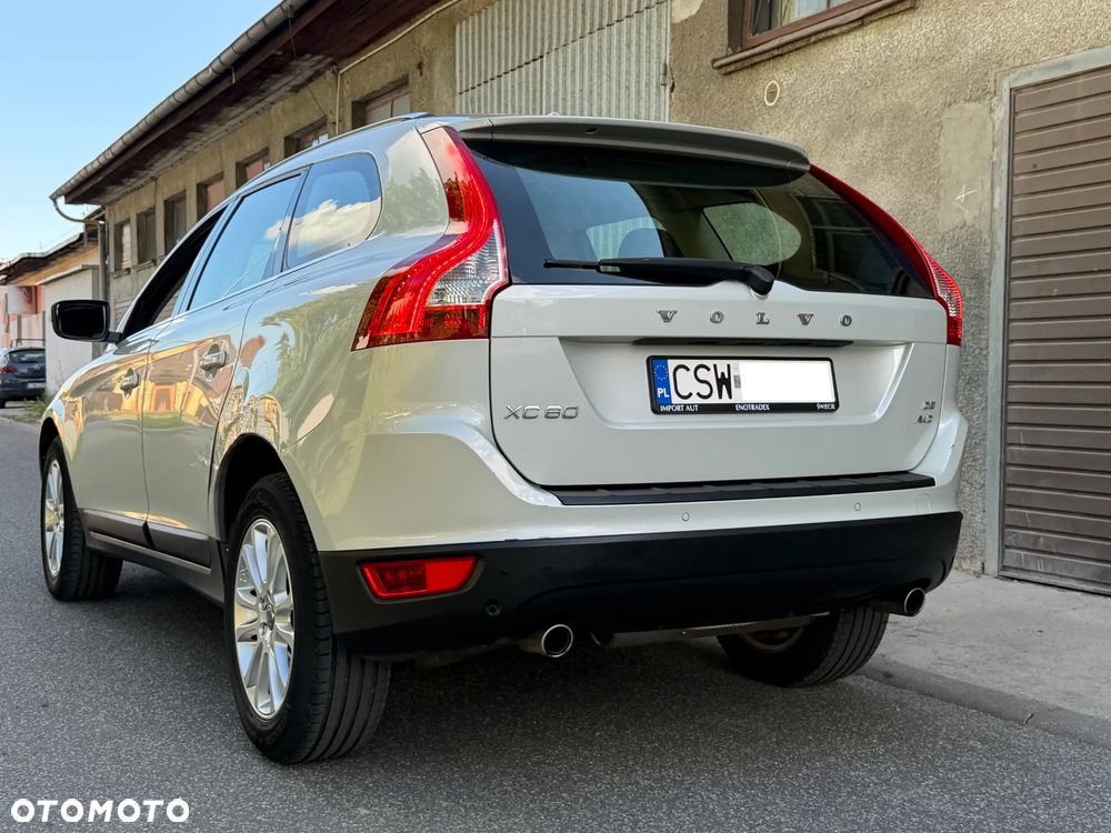 Volvo XC 60 D5 AWD Momentum - 3