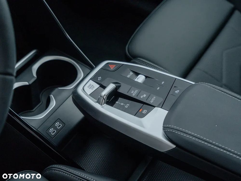 BMW X1 sDrive18i - 11