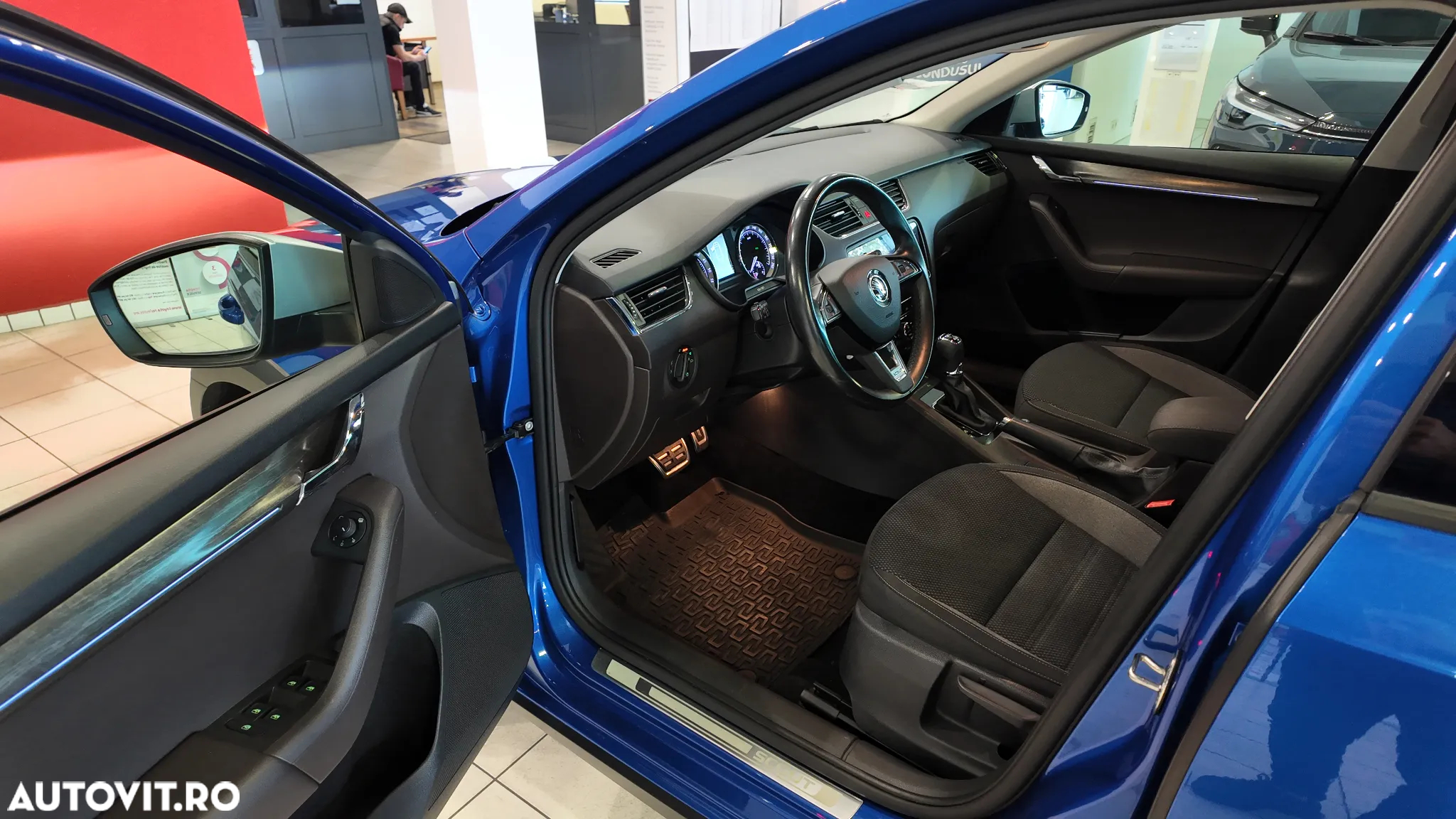 Skoda Octavia Combi Diesel 2.0 TDI 4X4 DSG Scout - 10