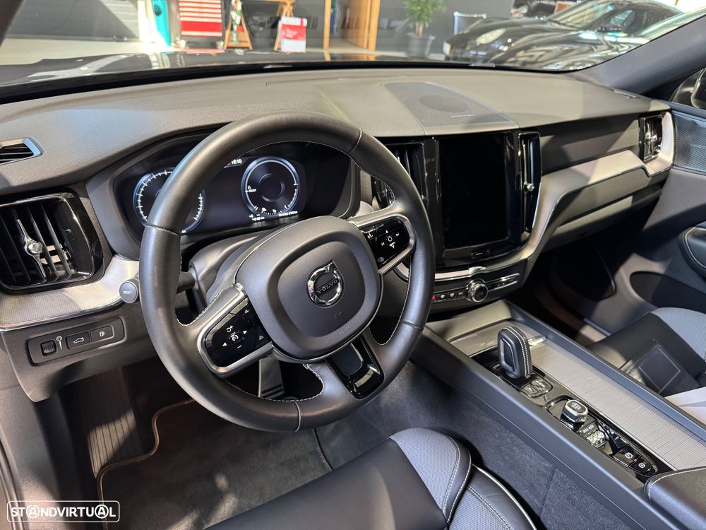 Volvo XC 60 2.0 T6 PHEV R-Design AWD - 29