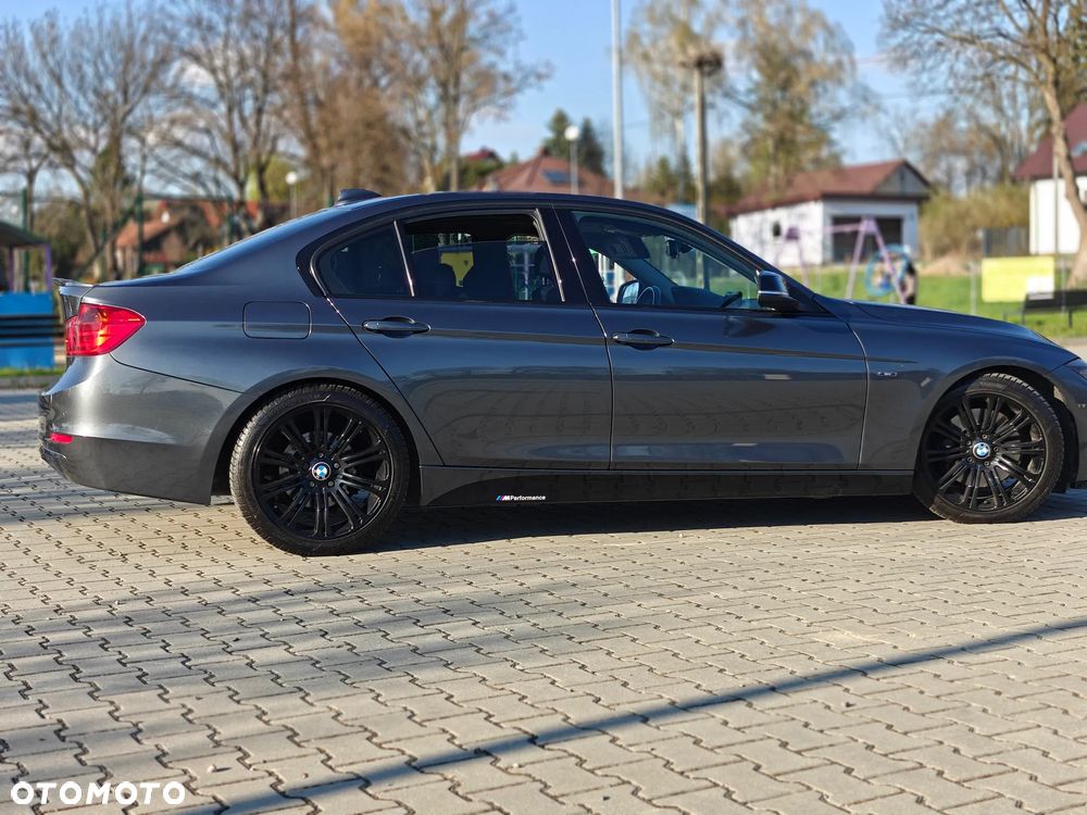 BMW Seria 3 320d Sport Line - 5