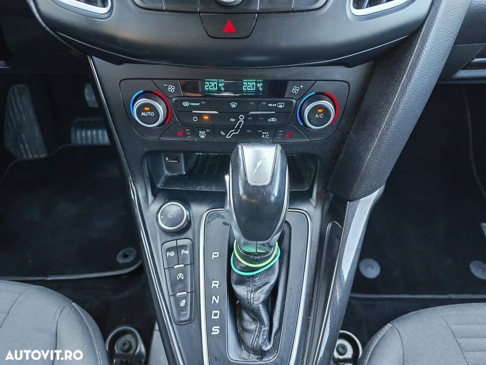 Ford Focus 1.5 TDCi Powershift Titanium - 8