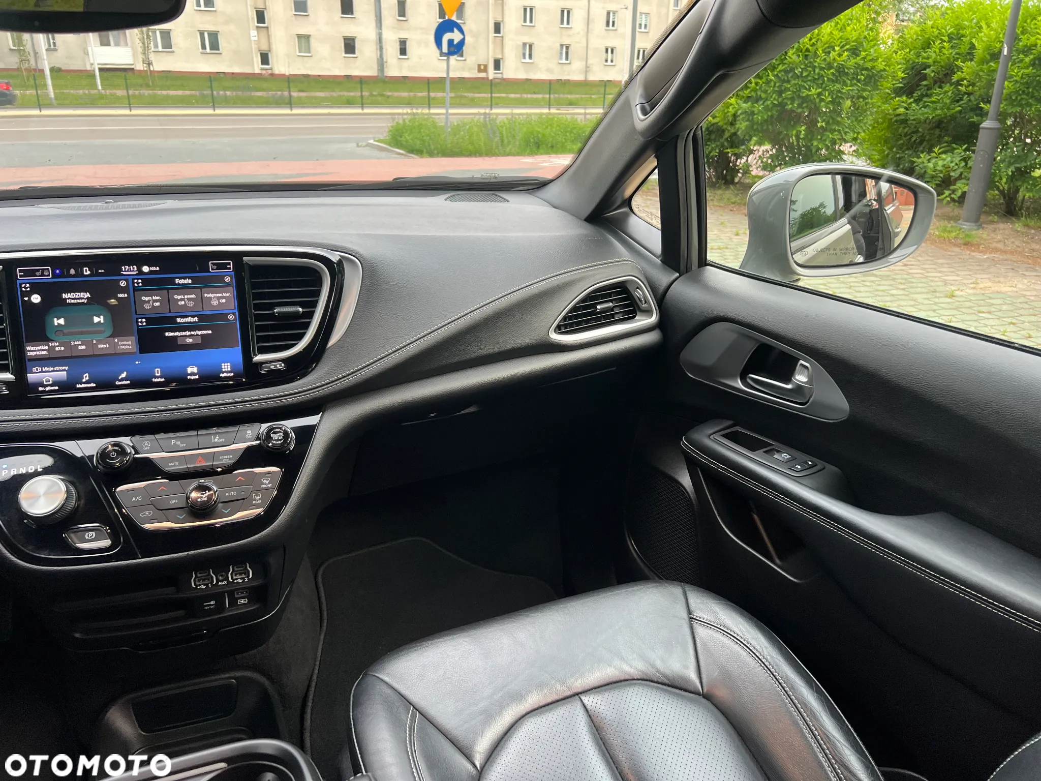 Chrysler Pacifica - 13