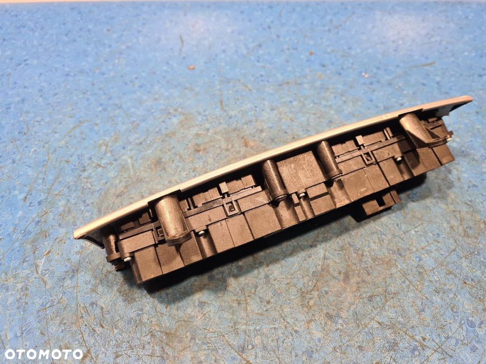 MERCEDES W203 PANEL ŚRODKOWY A2038707610 - 6