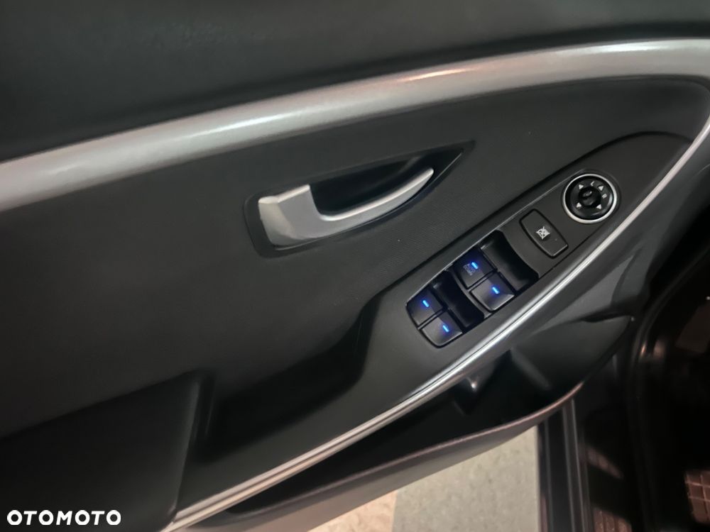Hyundai i30 blue Kombi 1.6 CRDi Style - 11