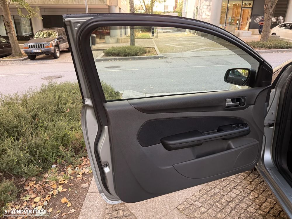Ford Focus 1.6 TDCi Sport - 11