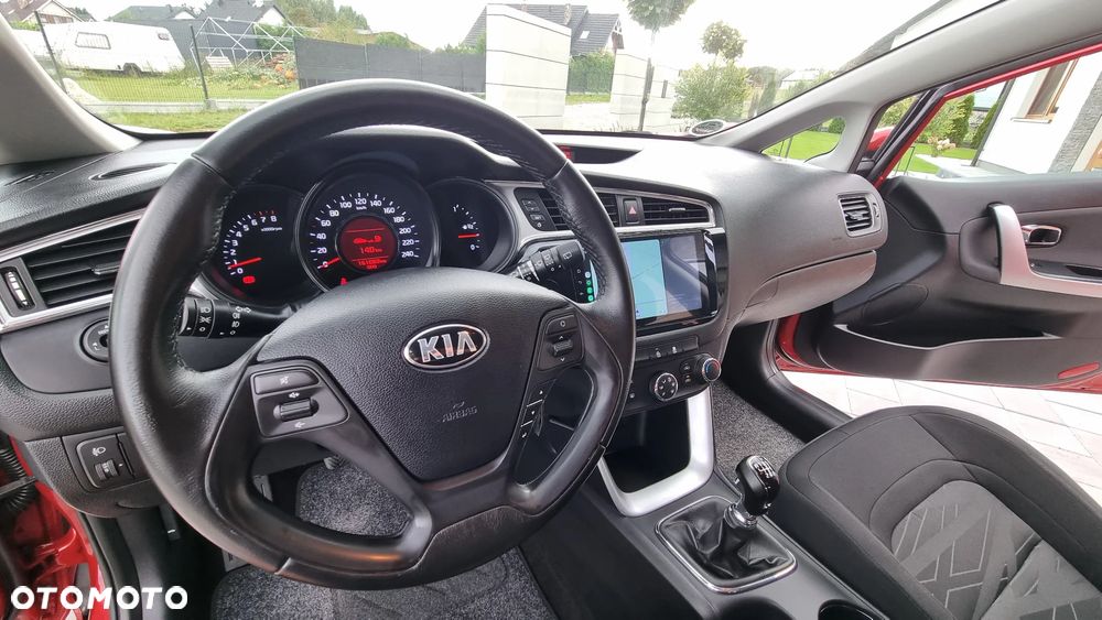 Kia Ceed 1.4 CVVT UEFA EURO 2016 - 21