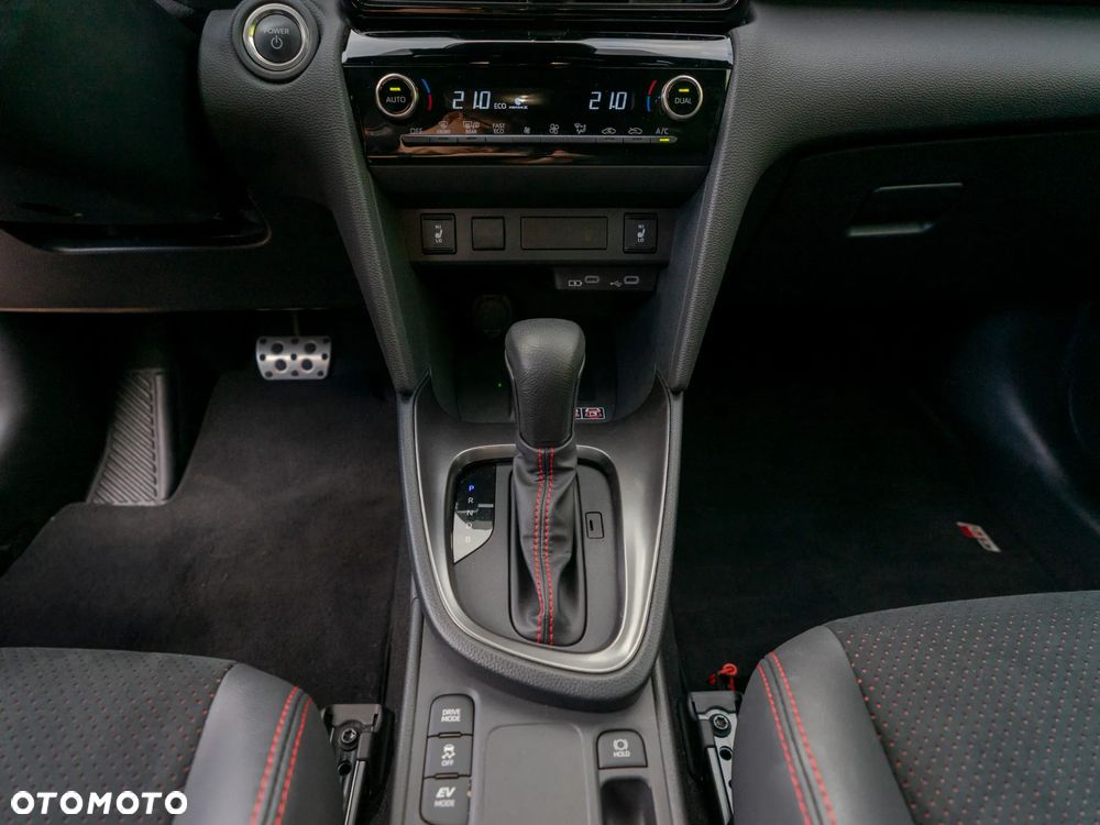 Toyota Yaris Hybrid 1.5 GR Sport - 22