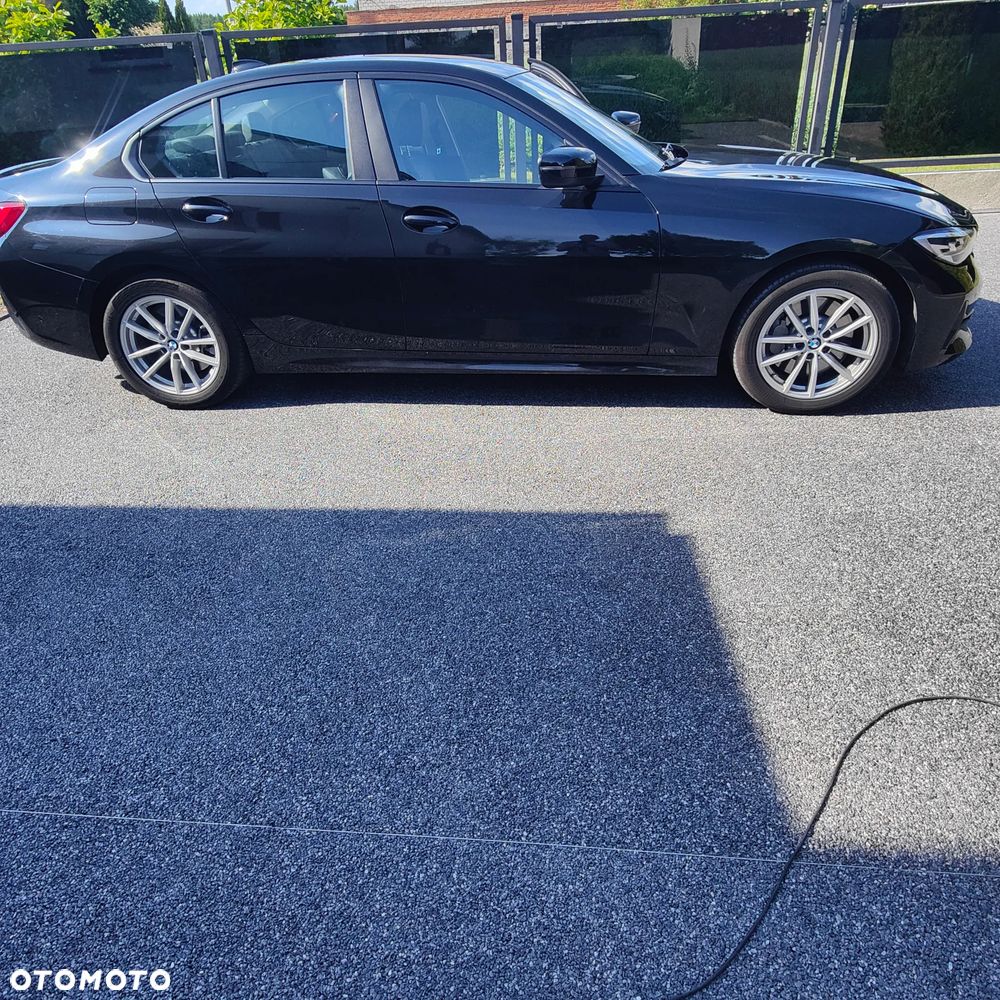 BMW Seria 3 330i Sport Line - 2