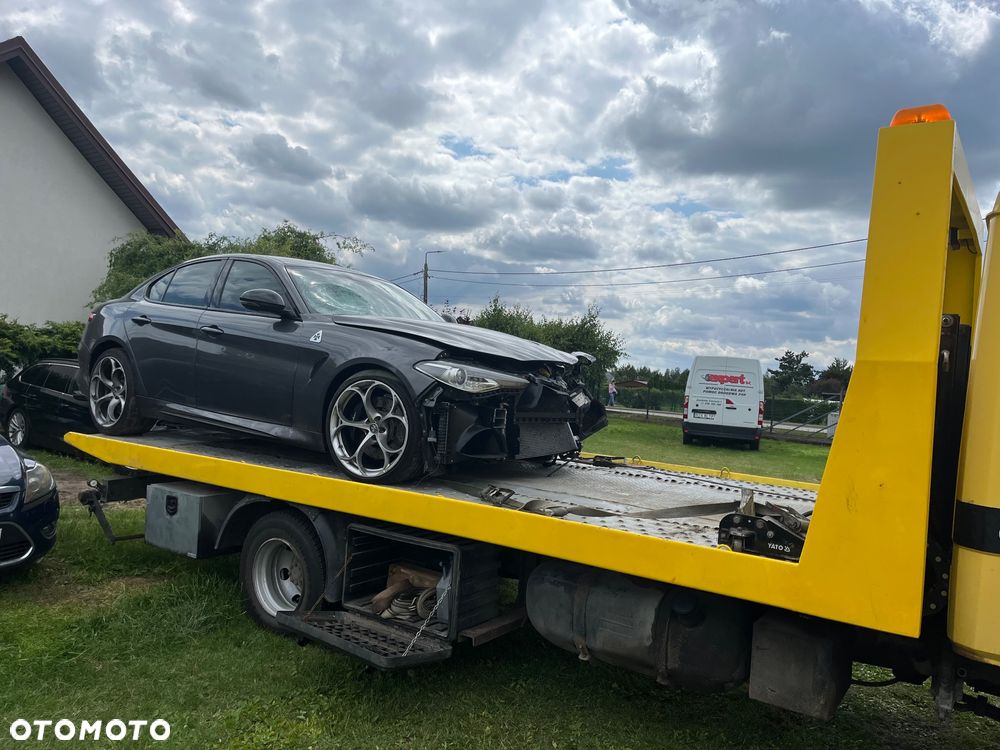 Alfa Romeo Giulia 2.9 Bi Turbo V6 Quadrifoglio - 2