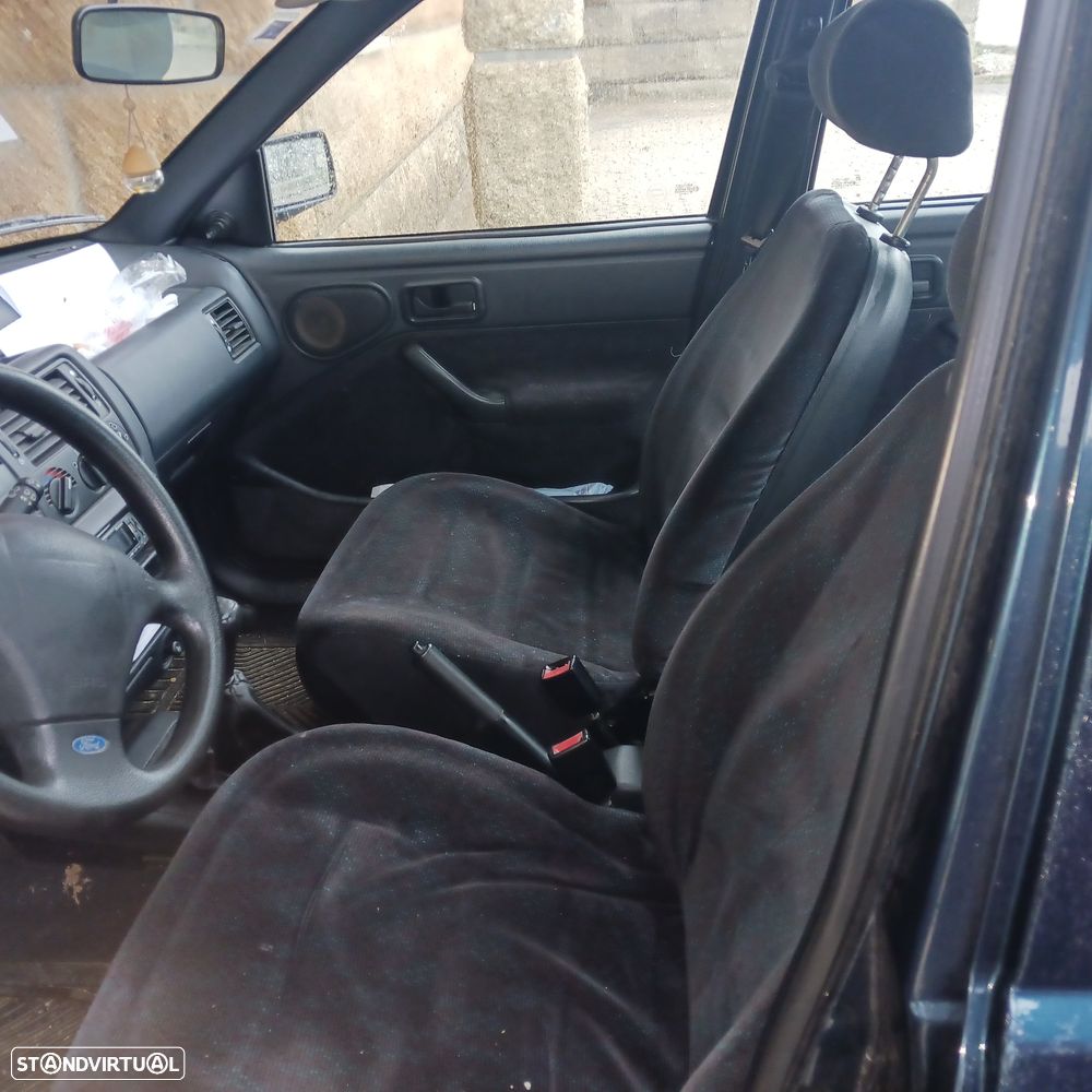 Ford Escort 1.3 CL - 8