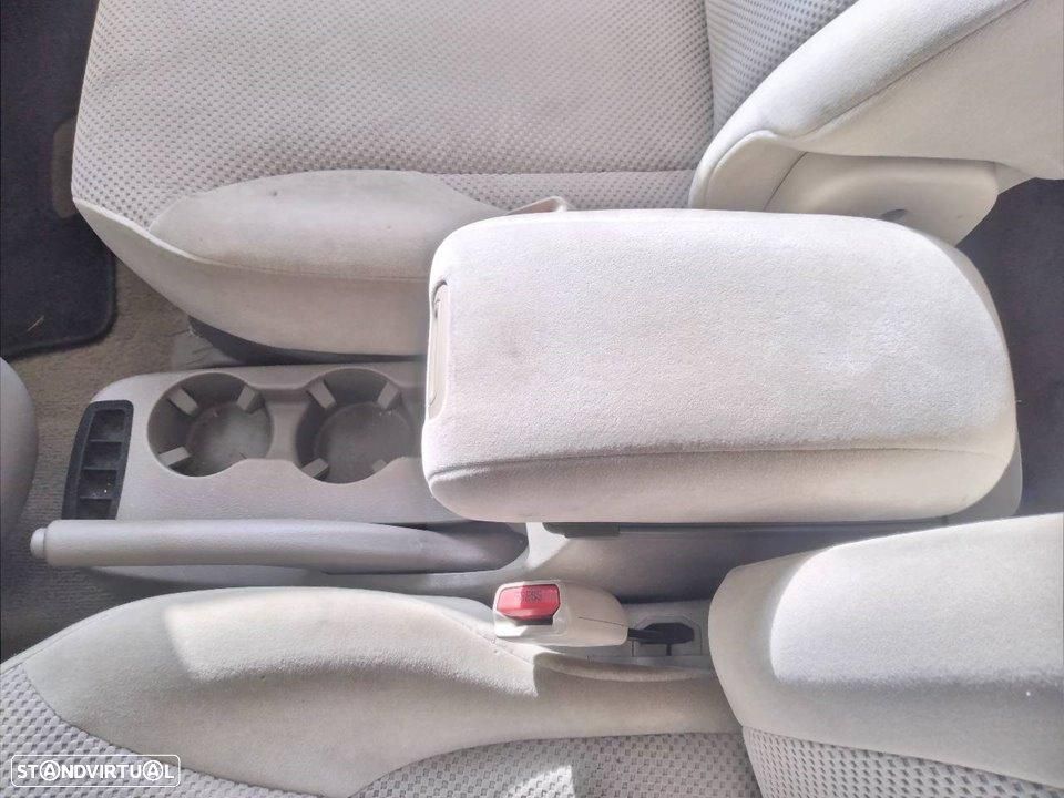 APOIO DE BRAÇOS HYUNDAI TUCSON JM - 1