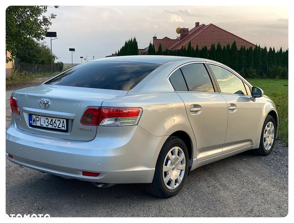 Toyota Avensis - 8