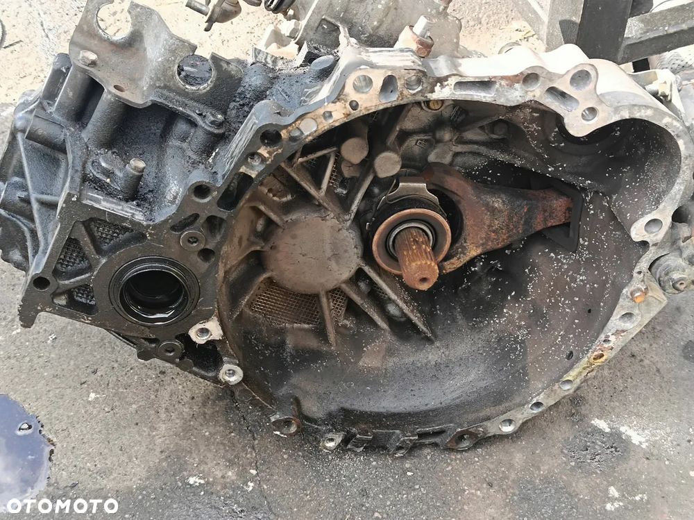 TOYOTA AVENSIS T25 2,0 D4D SKRZYNIA BIEGÓW E350A - 6