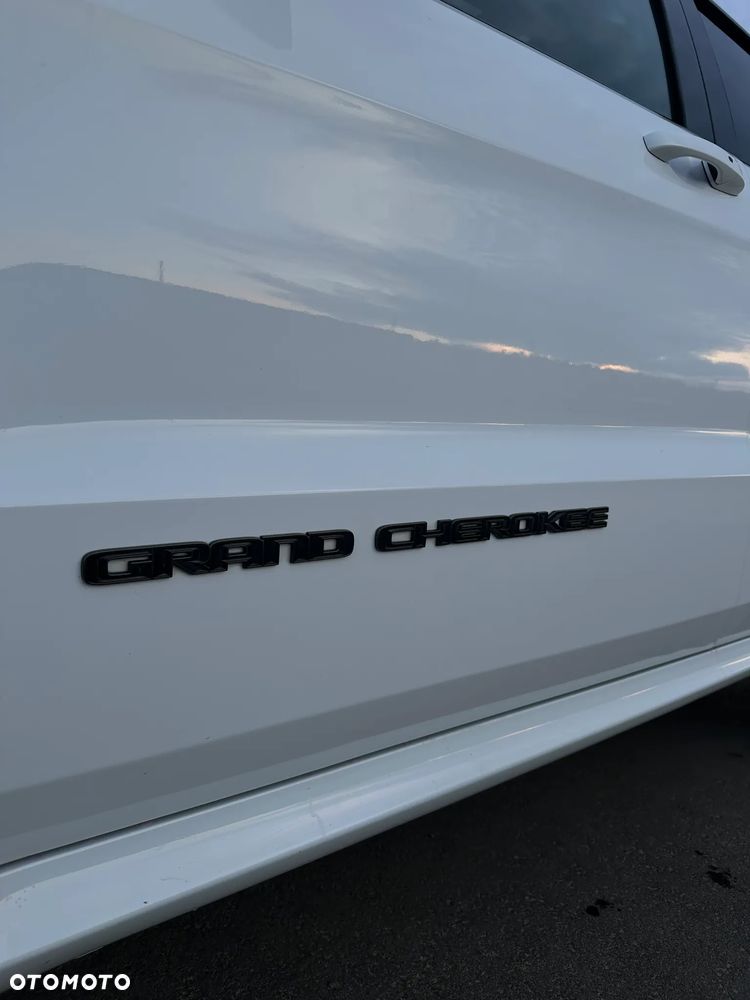 Jeep Grand Cherokee - 14