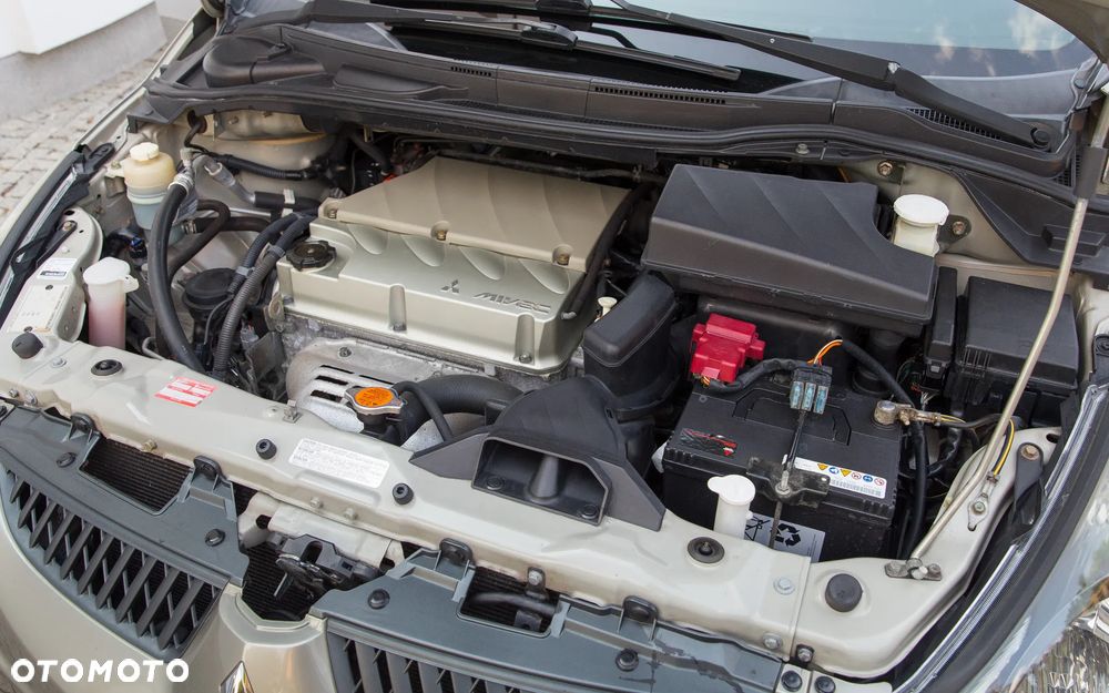 Mitsubishi Grandis 2.4 Intense - 35