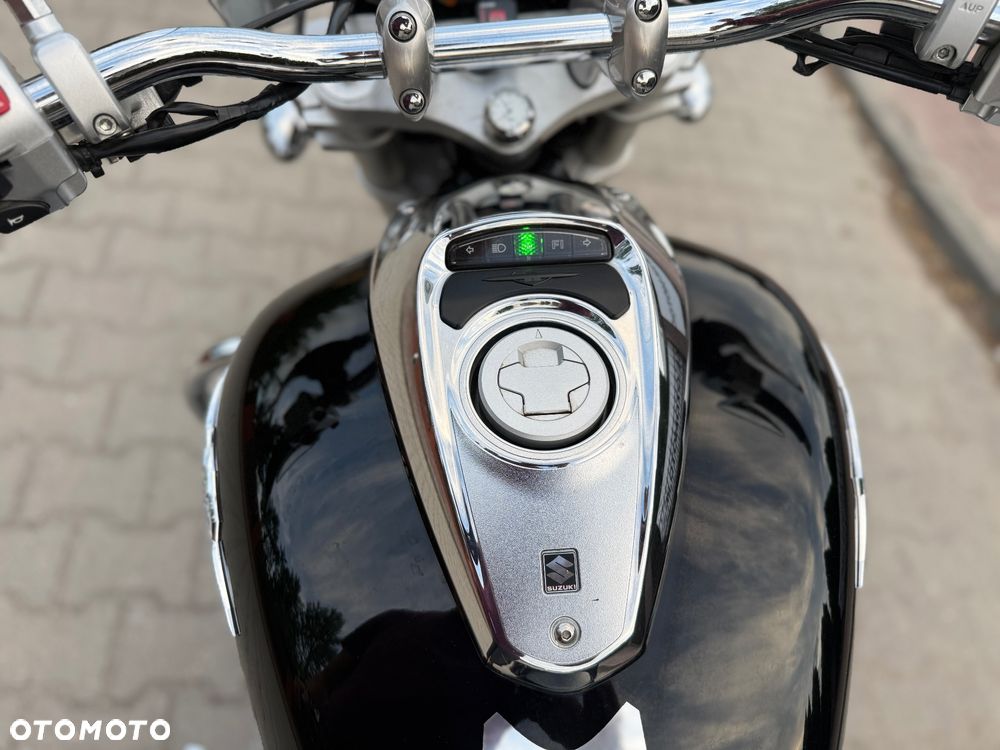 Suzuki Intruder - 27