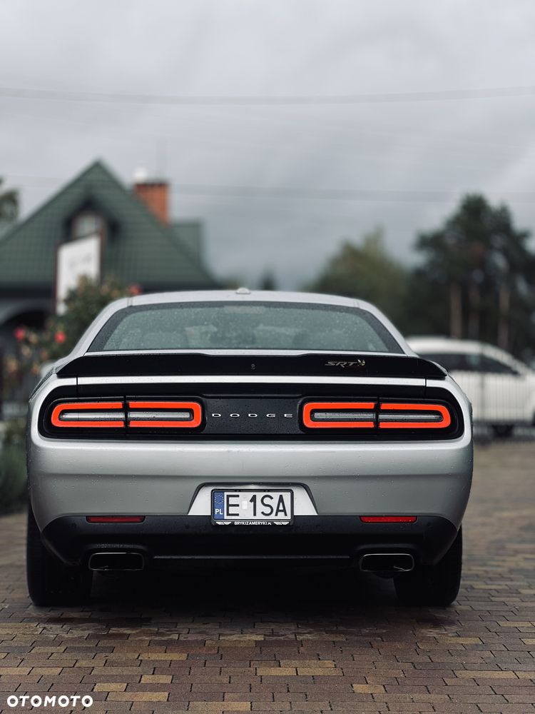 Dodge Challenger - 4