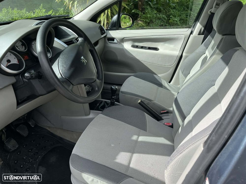 Peugeot 207 - 14