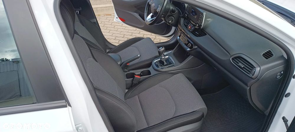 Hyundai i30 1.5 DPI Modern - 10