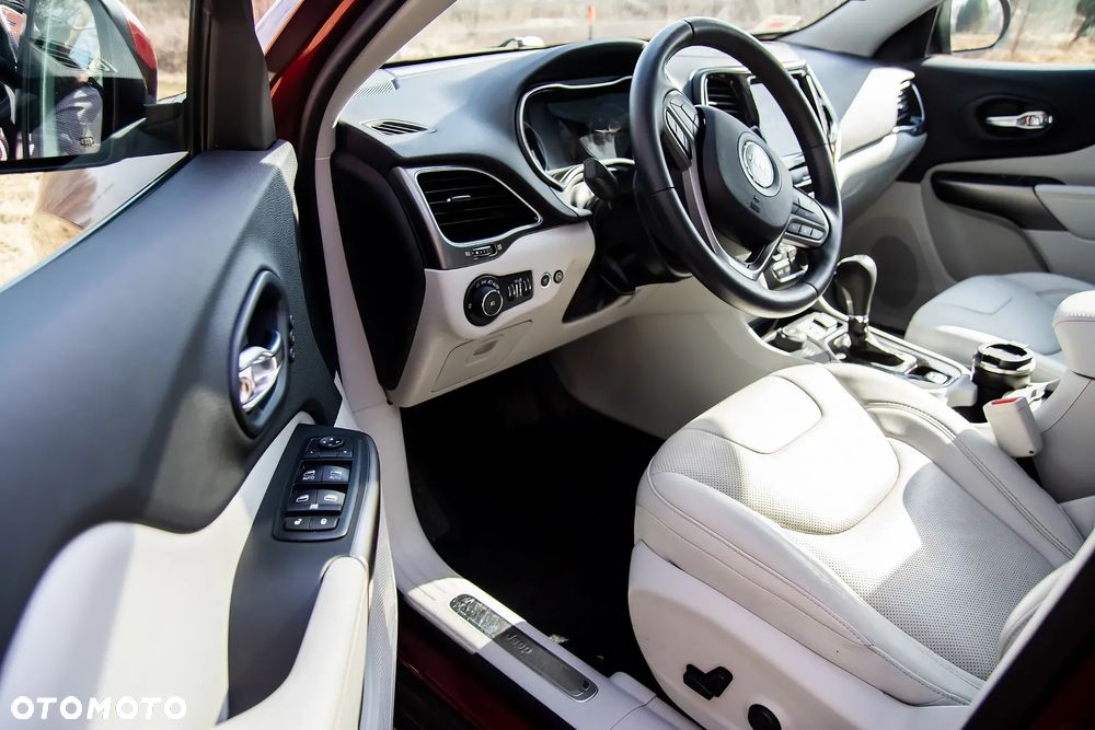 Jeep Cherokee - 12