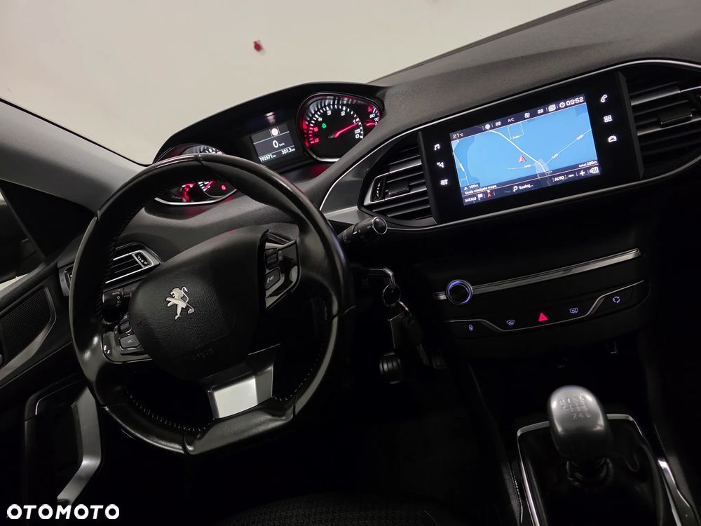 Peugeot 308 - 8