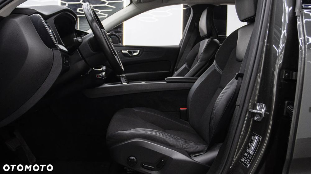 Volvo XC 60 T6 Plug-In Hybrid AWD R-Design - 21